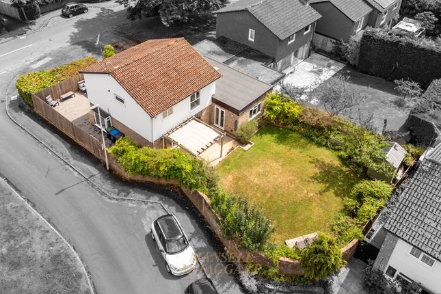 8 Stuart Way, East Grinstead photo 2