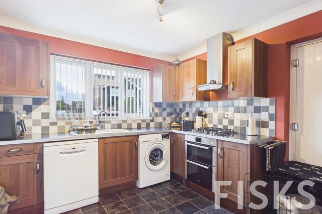 2, Sanders Road, Canvey Island photo 3