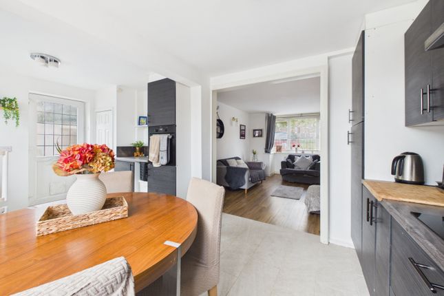 26, Lynwood Avenue, Leeds photo 4