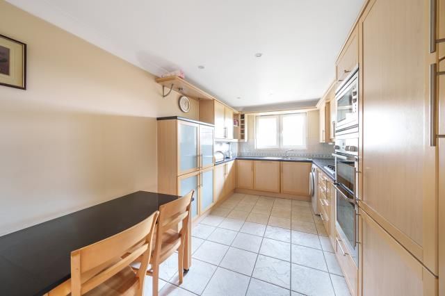 Flat 9 Eden Court, 53, Hendon Lane, London photo 4