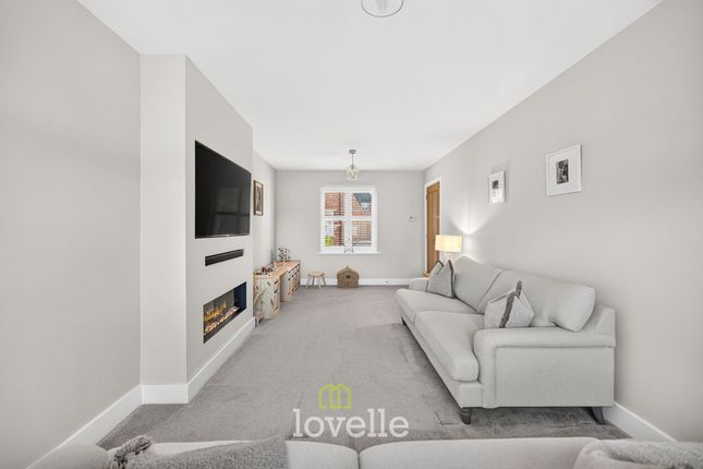 32 Aspen Drive, Grimsby photo 4
