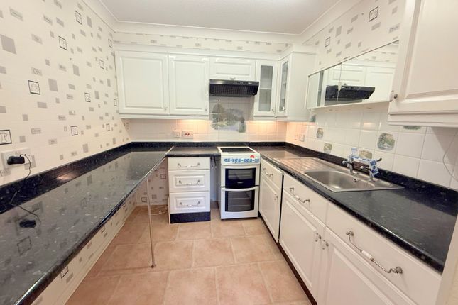 Flat, 9, Amberley Court, Lancing photo 3