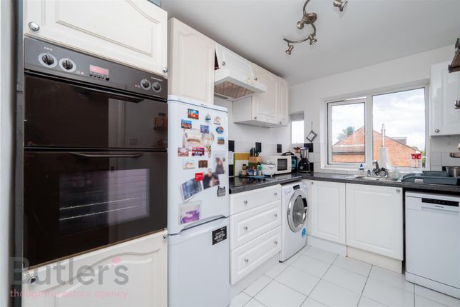 6 Aylesbury Court, Benhill Wood Road, Sutton photo 4