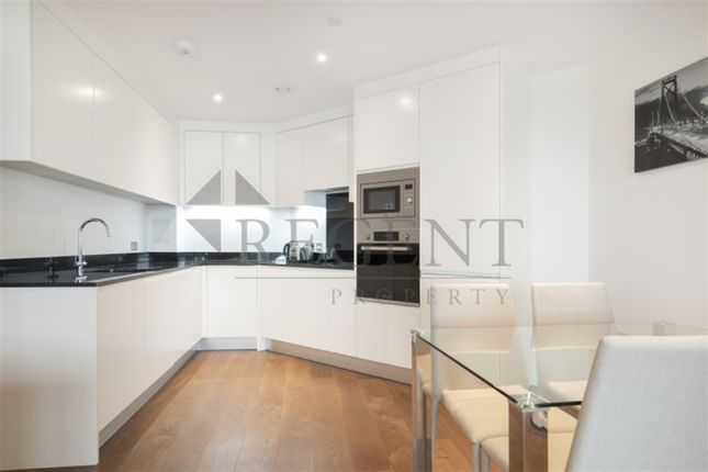 704, Gateway Tower, Western Gateway, London photo 3