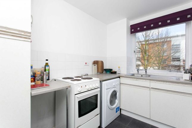 39, Felixstowe Court, London photo 4