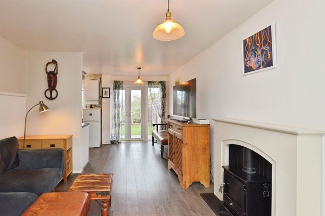 23, Hale Avenue, Milton Keynes photo 4