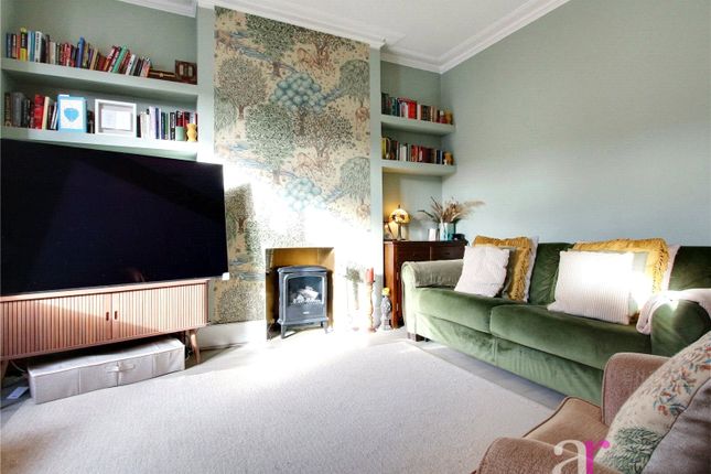 38b, Eaton Park Road, London photo 3