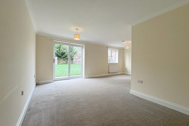 23, Redfearn Mews, Harrogate photo 2