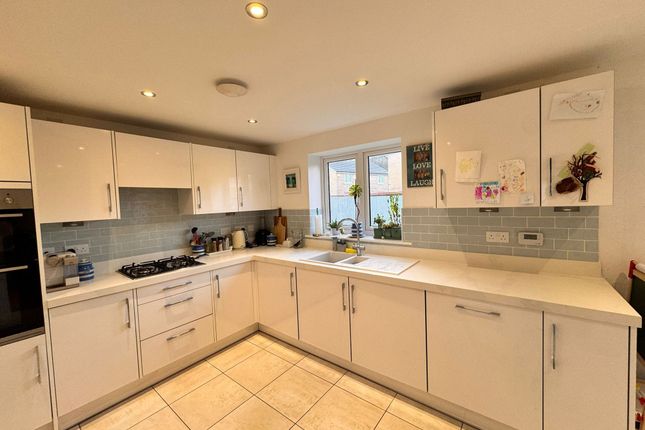4 Tresillian Place, Newport photo 2