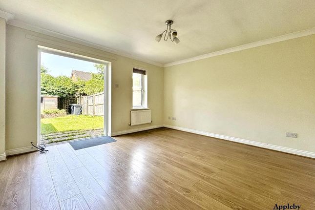6, Wyvern Close, Devizes photo 2