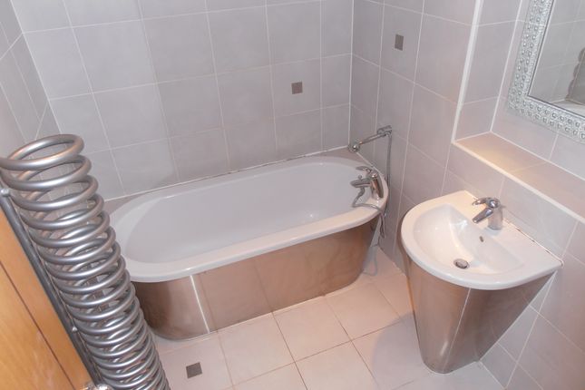 Flat to rent in City Centre, Cardiff