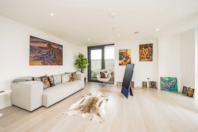 Apartment 111, Carriage House, 10, City North Place, London photo 4
