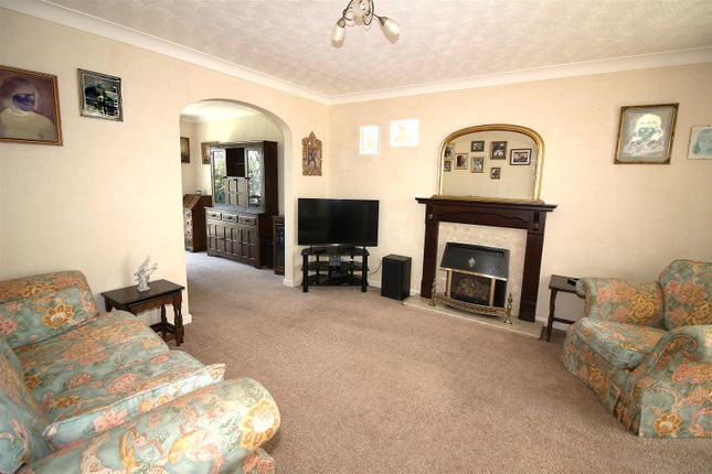 9, Hallett Close, Saltash photo 2