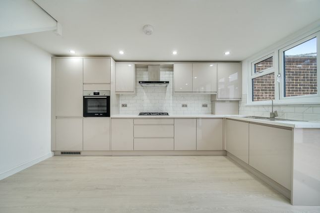 16, Bennett Close, Welling photo 4