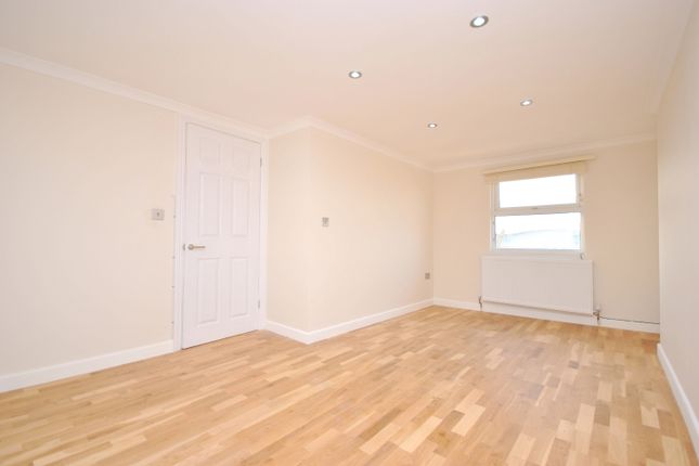 Ilderton Road, London photo 3