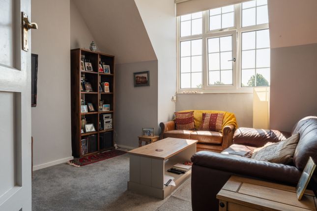 4, Clewer Court, Newport photo 3
