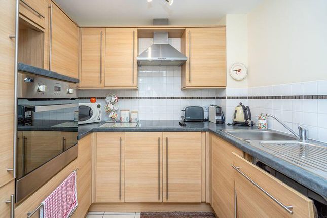 2-bed flat on Clarence Street, Staines Upon Thames, £320,000