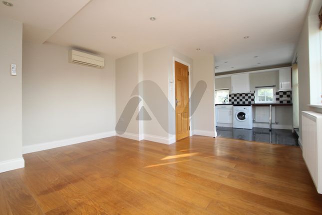 Flat to rent in Park Road, Barnet