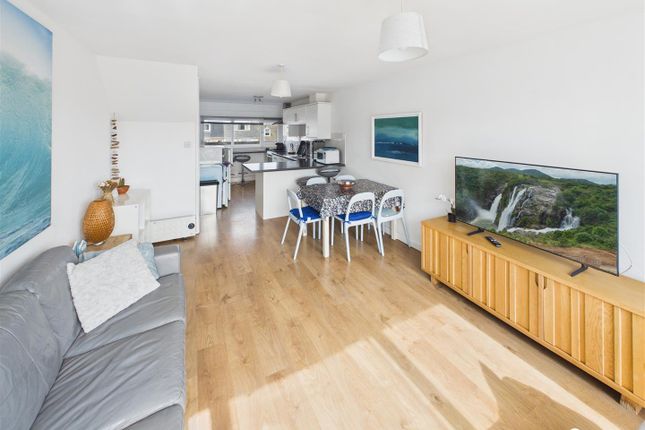 4, Ayr Court, St. Ives photo 2