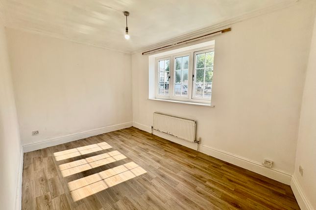 Flat 2 Manning Court, 69, Wide Bargate, BOSTON photo 4