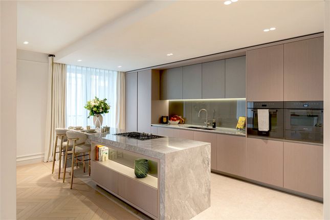 Residence 21,, Holland Park Gate, London photo 4