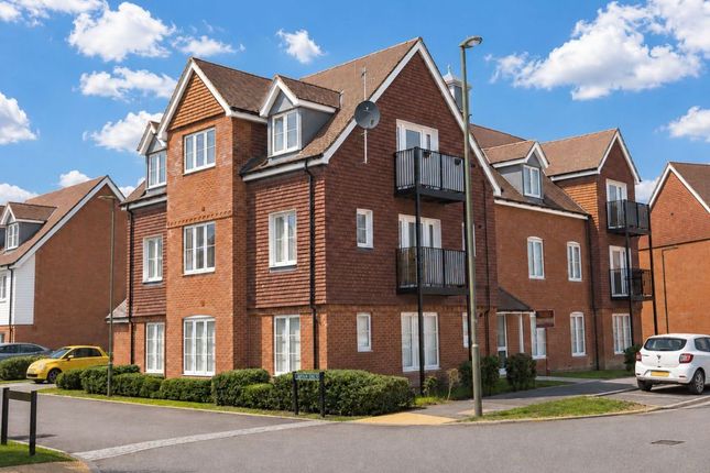 2-bed flat on Flat 5, 3 Hoadley Road, Horley, £250,000