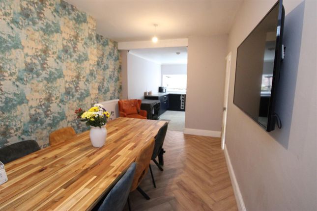 8, Hillside Park, Bargoed photo 3