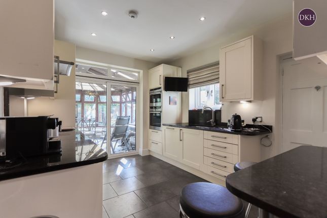 105, Cassiobury Drive, Watford photo 3