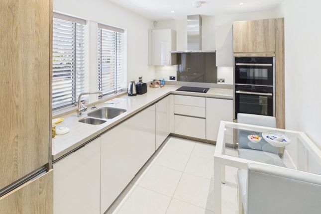1 Wilkens Place,, Chalfont Dene, Gerrards Cross photo 2