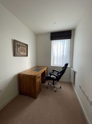 Town house for sale in Camborne Road, Edgware