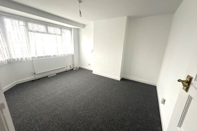 76, Connell Crescent, LONDON photo 3