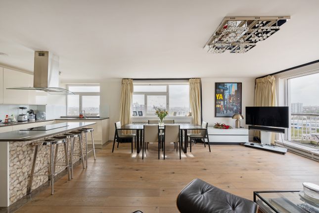 Flat 82, Walsingham, St. Johns Wood Park, London photo 3