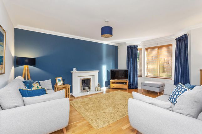 30, Birrell Gardens, Livingston photo 2