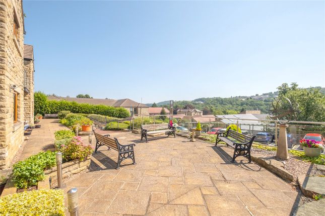 21, Holme Valley Court, Holmfirth photo 4