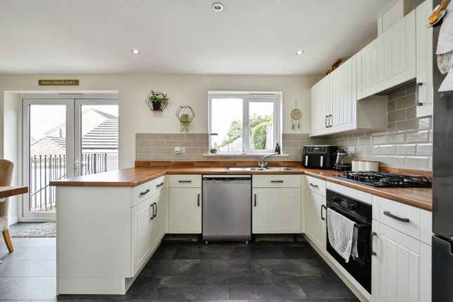 5, Bro Eithin, Llanelli photo 3