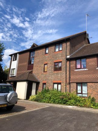 Thumbnail Flat for sale in Woodhams Close, Battle