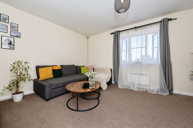 Flat 5, Rectory Court, Rectory Road, Grays photo 3