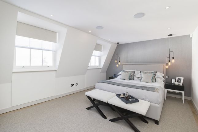 Terraced house to rent in Pavilion Road, Knightsbridge, London