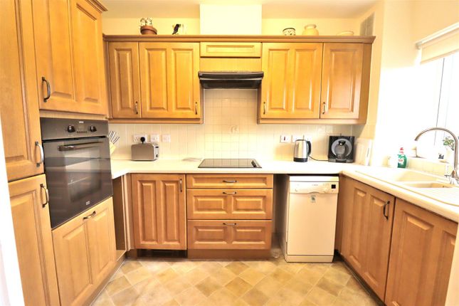 Flat for sale in Turners Hill, Cheshunt, Retirement Property