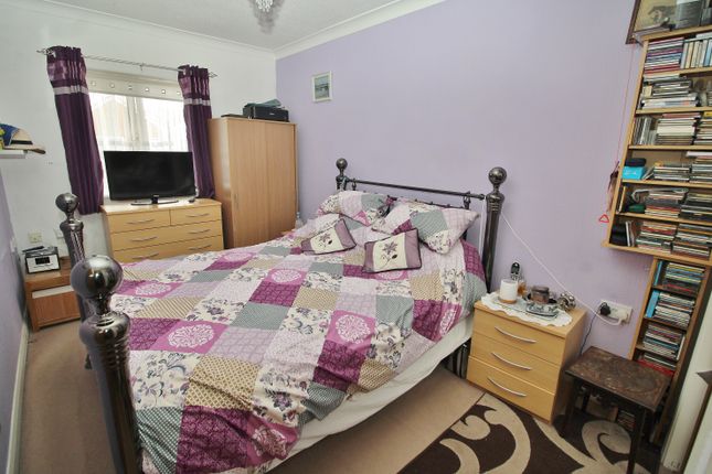 Flat 25, Maple Court, Hayling Island photo 4