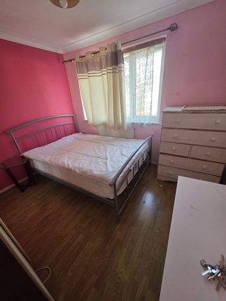 Double Room To Let In A Shared House