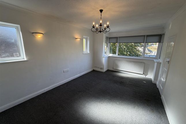 Palmers Court, New Southgate photo 2