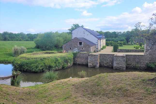 Property for sale in Pays De La Loire, Mayenne, La Chapelle-Au-Riboul