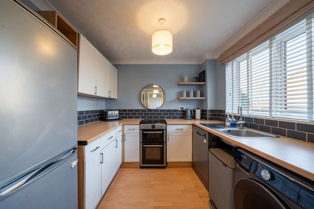 48 Watermead, Cambridge photo 2