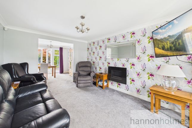 17, Parkside Close, Manchester photo 3