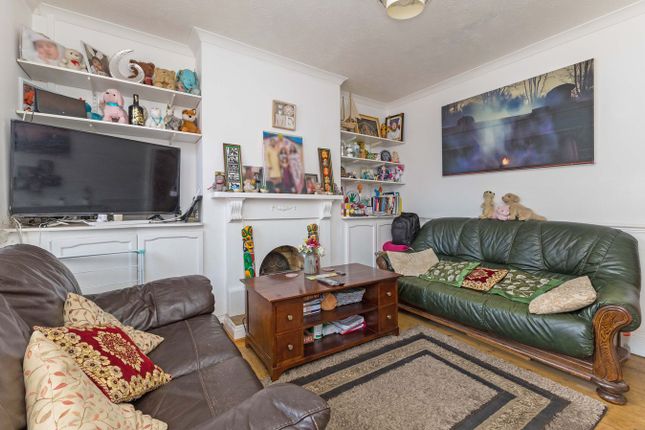 9, Hillside, Slough photo 2