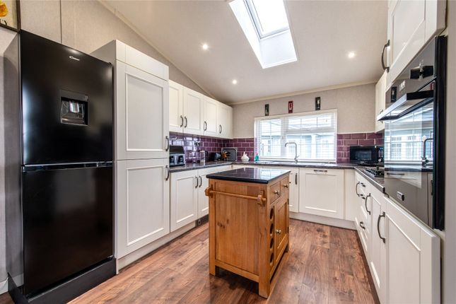 8, Peninsula Crescent, Rochester photo 2