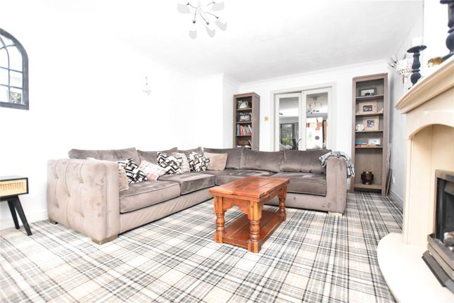 28, Bridge Court, Leeds photo 3