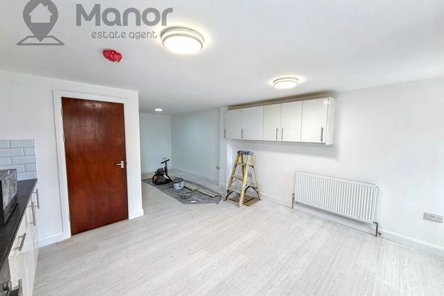 101 Whalebone Lane South, Dagenham photo 3