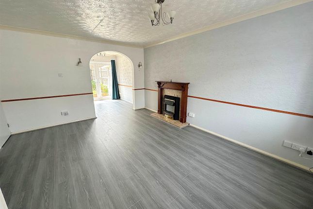 17, Marine Crescent, Stourbridge photo 4